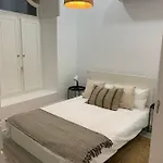 Casa Cubista Nyaraló